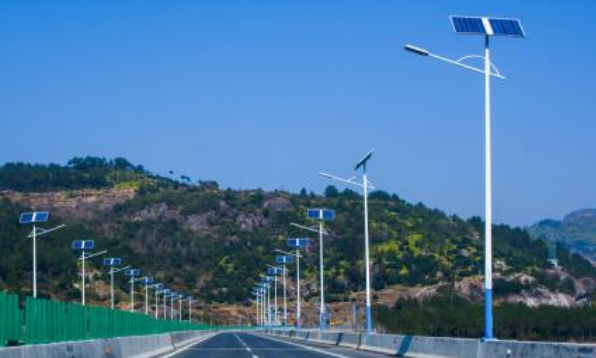 太陽能雙頭路燈 太陽能雙頭路燈價(jià)格一般多少錢呢